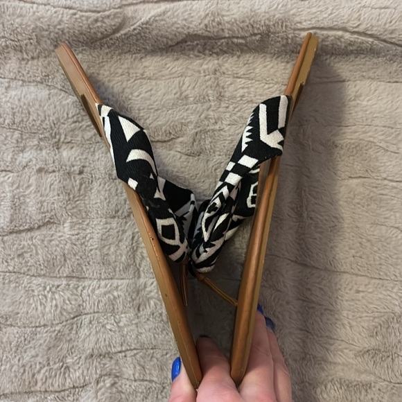 Ardene cloth strap flip flops - Picture 5 of 5